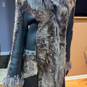 Luxurious Fur-Trimmed shearling Women's Coat